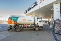 Camion distribucion gasoleo fertol